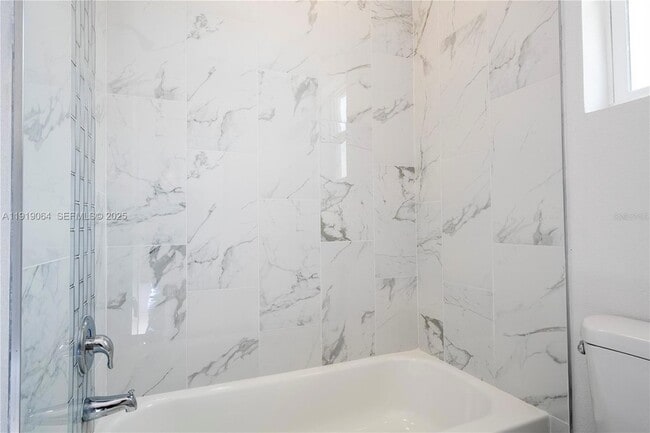 Building Photo - 835 Colville Dr