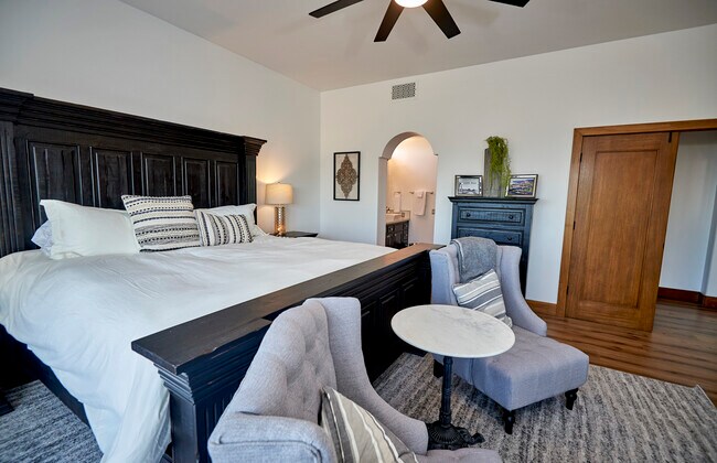 Building Photo - 7080 Via del Mar