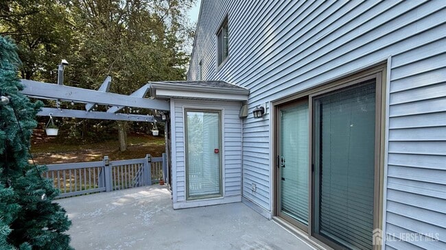 Building Photo - 5 Viburnum Ct