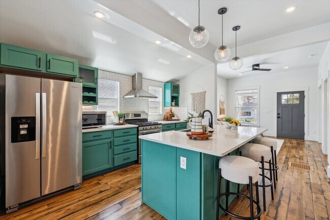 Building Photo - Charming 2BD, 2BA Longmont Home with Fenced Back Yard