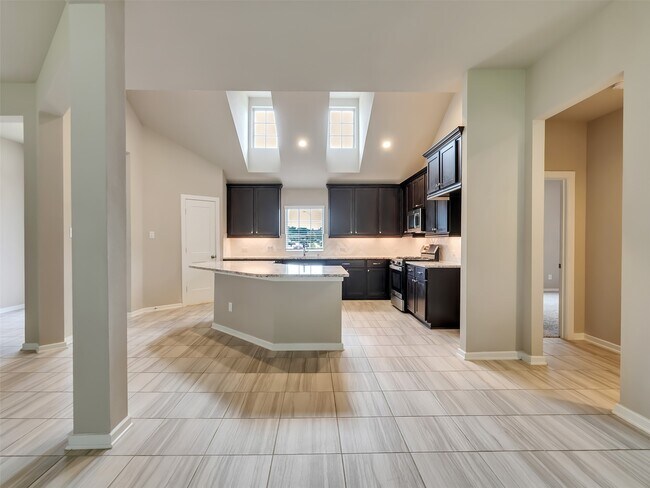 Building Photo - 8510 Amber Bend Dr