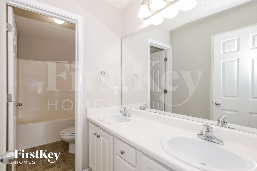 Building Photo - 562 Rachel View Ct