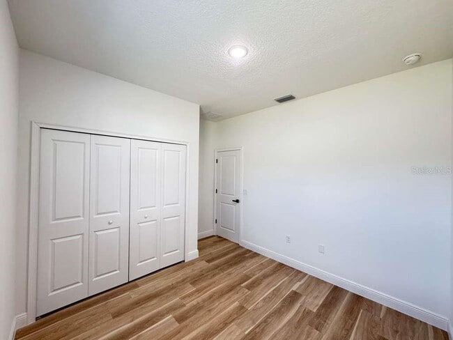 Building Photo - 8419 N Saxon Way