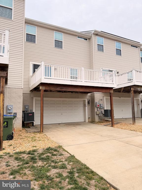 Building Photo - 1124 Oakwood St