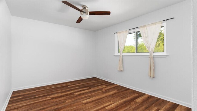 Building Photo - 7002 Crystalbrook Dr