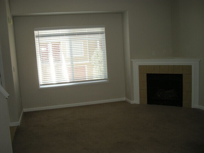 Building Photo - Two Bedroom, Two and a Half Bath Townhome ...