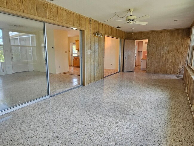 Building Photo - 264 Glen Oak Rd