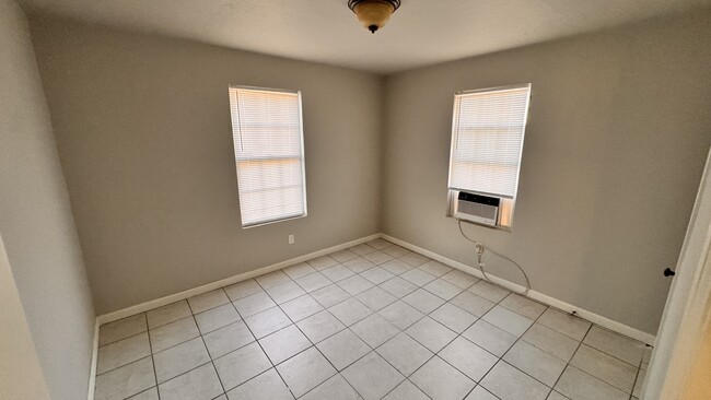 Building Photo - 2620 NE 19th St