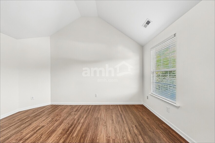Building Photo - 1010 Golden Crest Dr