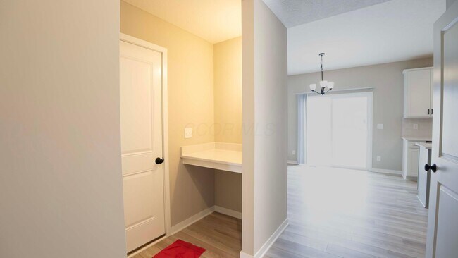 Building Photo - 1717 Longhill Dr