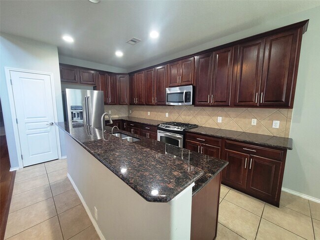 Building Photo - 17006 Cherokee Lake Ln