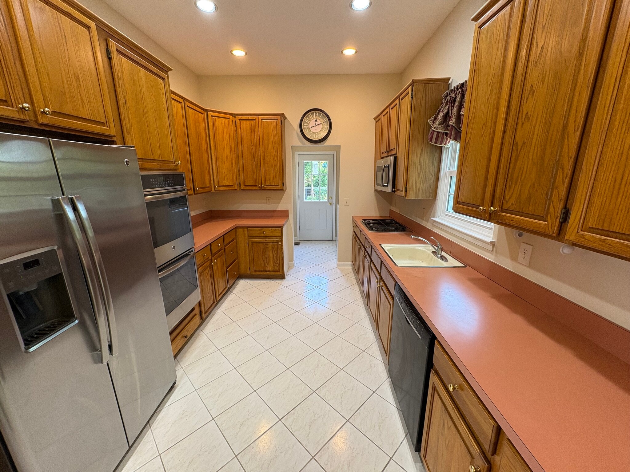 Building Photo - 7 Timber Ridge Dr