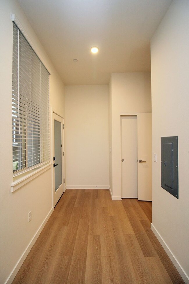 Building Photo - 1111 SE Tenino St
