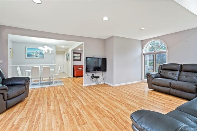 Building Photo - 21 Edgewood Rd