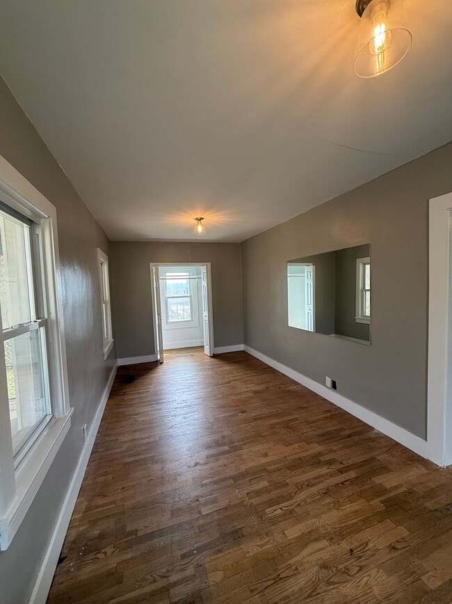 Building Photo - ***COMING SOON*** (Available end of May) Charming 3 Bedroom 1 Bath home convenient to Middlebrook...