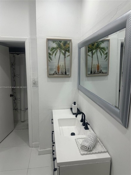 Building Photo - 18041 Biscayne Blvd