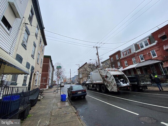 Building Photo - 3210 Haverford Ave