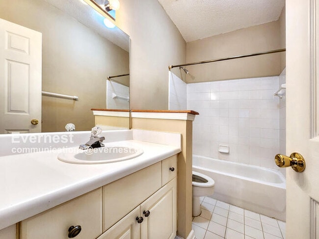 Building Photo - 207 Spring Heights Ln