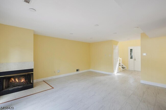 Building Photo - 44 Whitby Cir