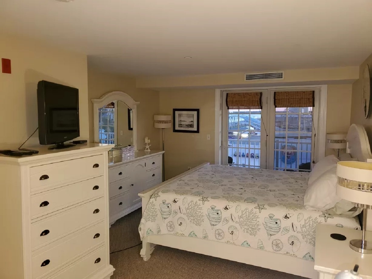 master bedroom - 1 E Grand Ave
