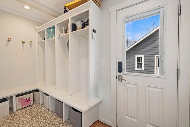 Building Photo - 4445 N Frederick Ave