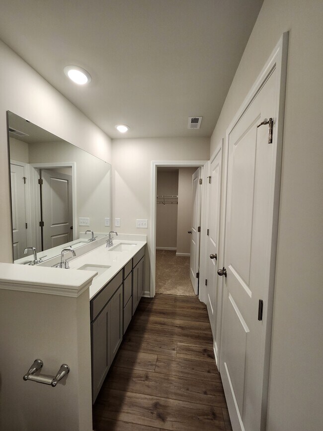 Building Photo - 708 Peyden Ln