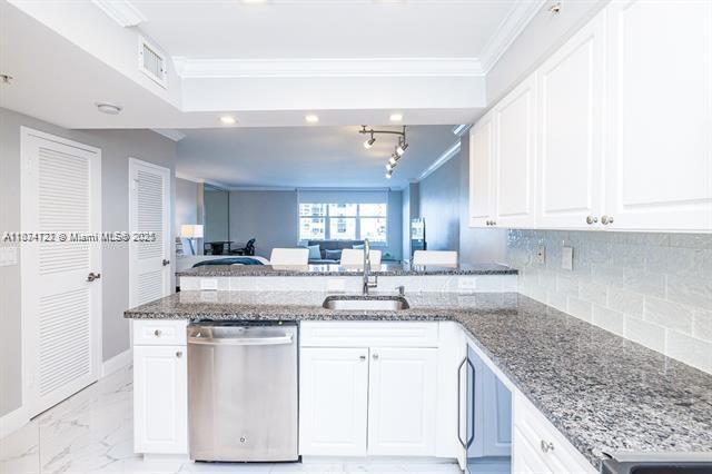 Building Photo - 2501 S Ocean Dr