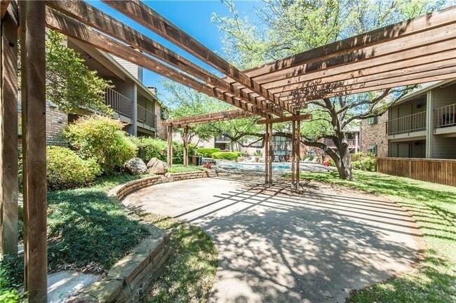 Building Photo - 15221 Berry Trail