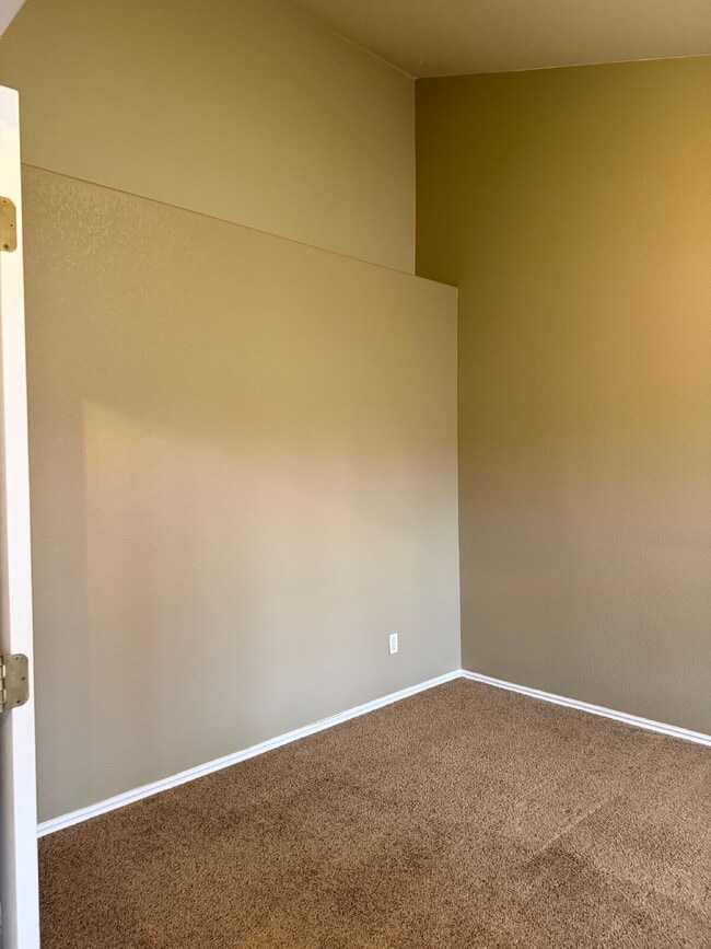 Building Photo - "Charming Thornton Retreat: Spacious 3-Bed, 3-Bath Home with 1,859 Sq Ft of Comfort!"