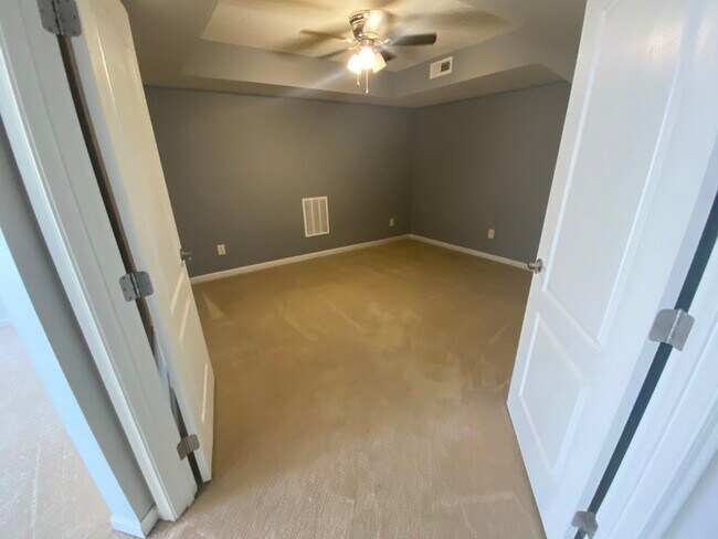 Building Photo - 313 Riverscape Ct
