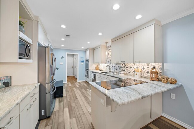 Building Photo - 2913 Beluche Dr