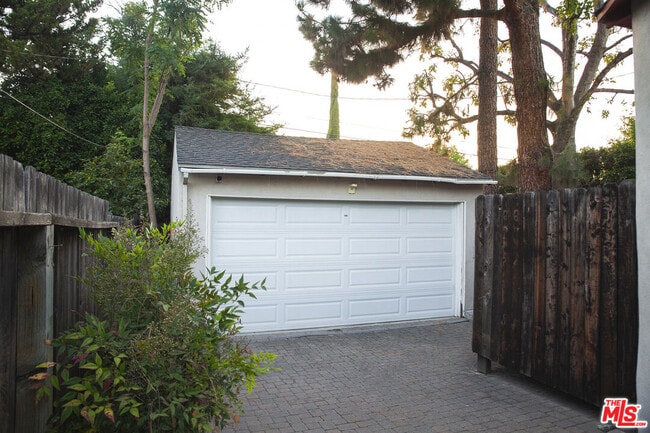 Building Photo - 4519 Van Noord Ave