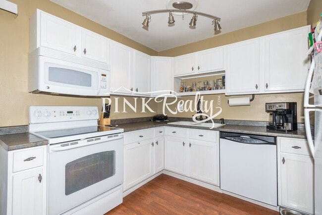 Building Photo - 1890 Chamberlin S