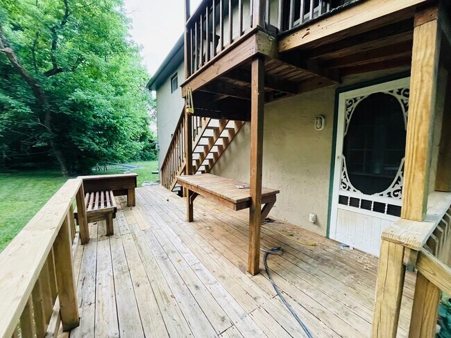 Building Photo - 1504 Stamm Ave