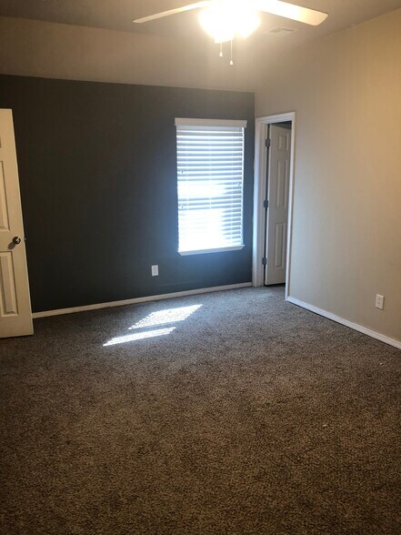 Master Bedroom - 520 S Castle Ridge Ln