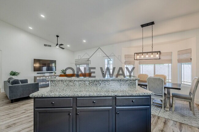 Building Photo - 760 N Swan Dr