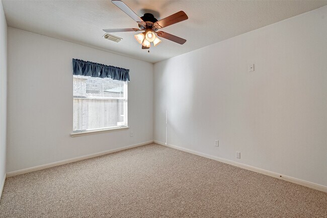 Building Photo - 22926 Rainbow Bend Ln