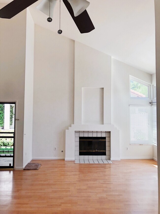 Building Photo - 3 Bed, 2.5 Bath Two-Story Home in Rancho Penasquitos!