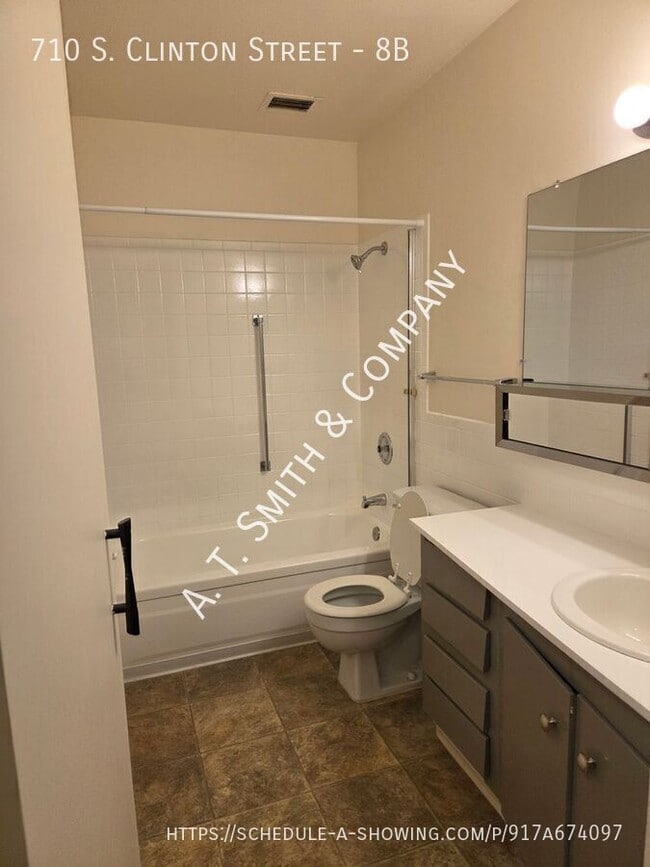 Building Photo - 710 S Clinton St