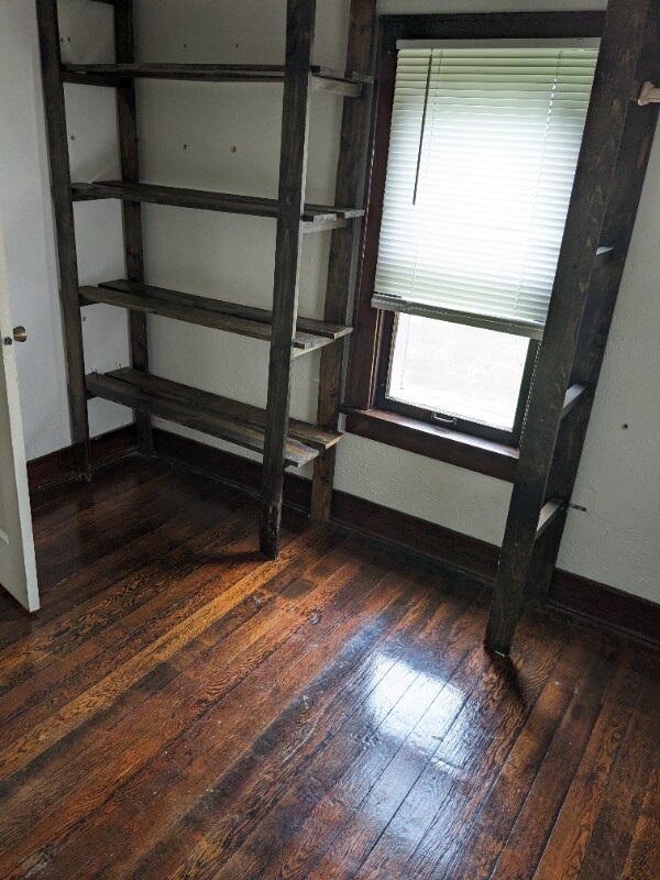 Building Photo - 453 1/2 N River St