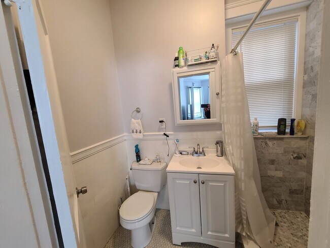 Building Photo - Renovated - Stainless Appliances - Close to Whole Foods