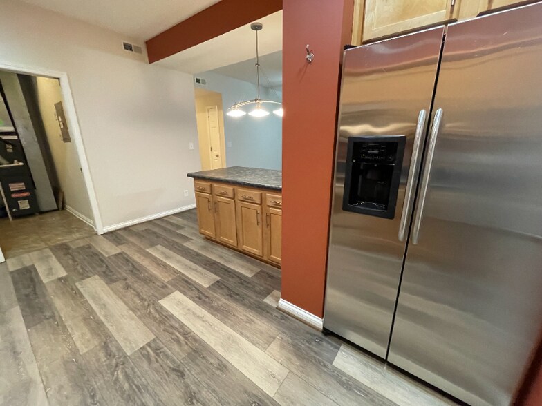 Building Photo - 346 S Dorsey Ln