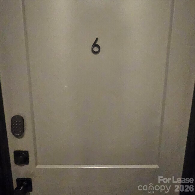 Building Photo - 1002 Crawford Rd