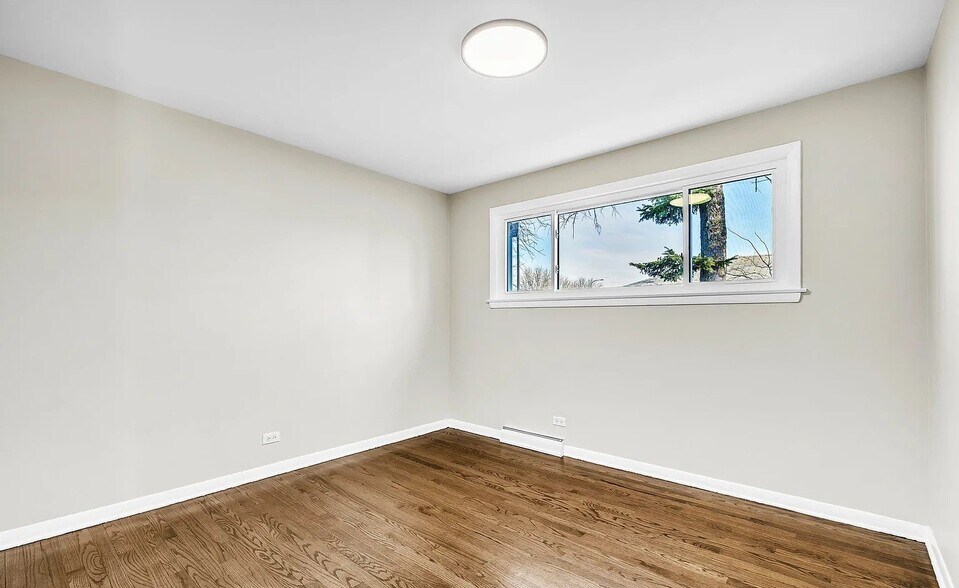 Building Photo - 11011 W Roosevelt Rd