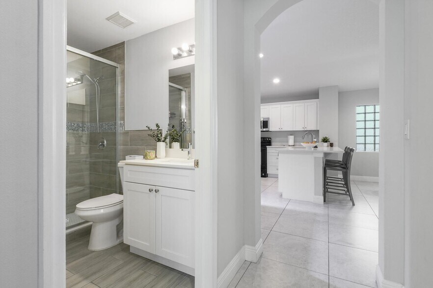 Building Photo - 6791 Lantern Key Dr