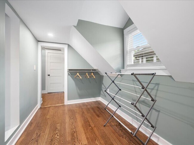 Building Photo - 114 S Ridgeland Ave