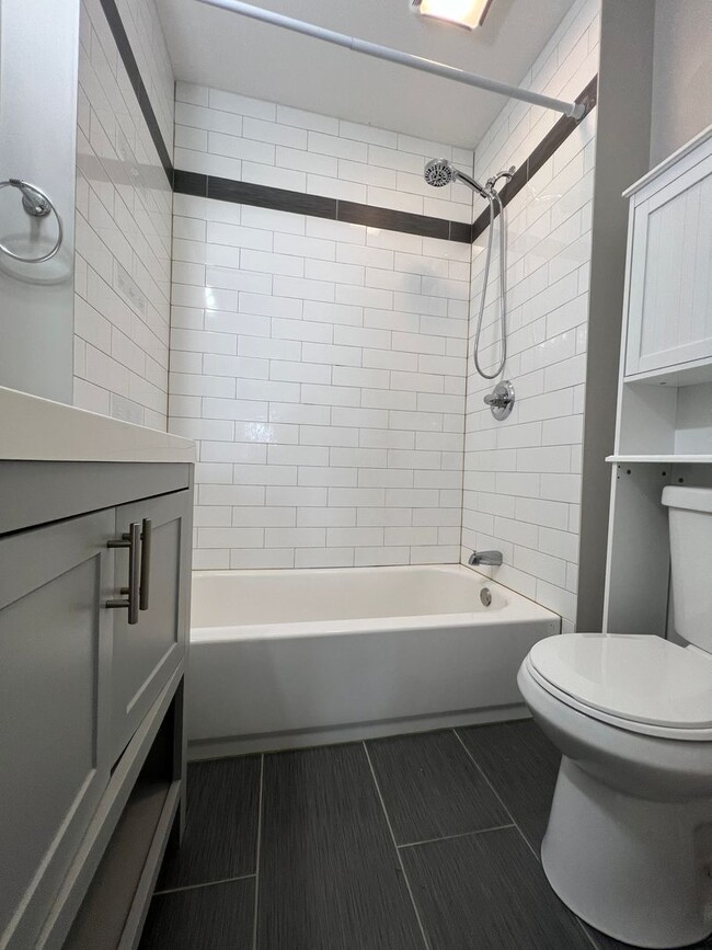 Building Photo - 2186 Wascana Ave
