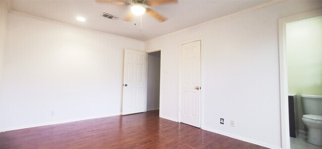 Building Photo - 6601 Sharpview Dr