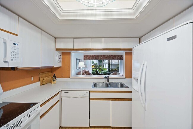 Building Photo - 4251 Lake Forest Dr