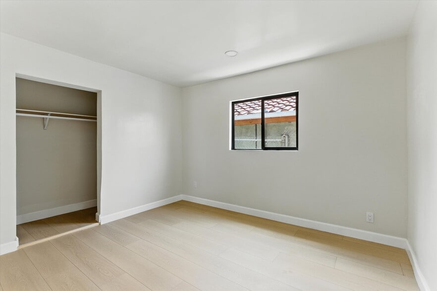Building Photo - 1170 N Wilton Pl